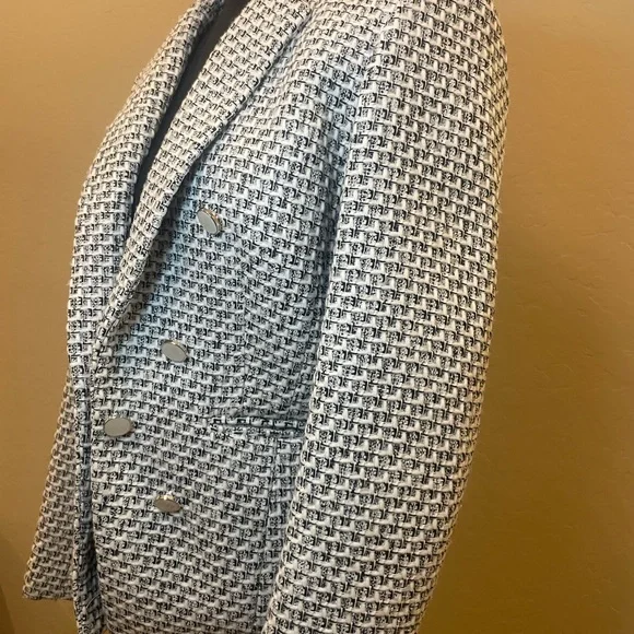 NWT ECRU Black and White Bouclé Tweed Jacket - Picture 2 of 7